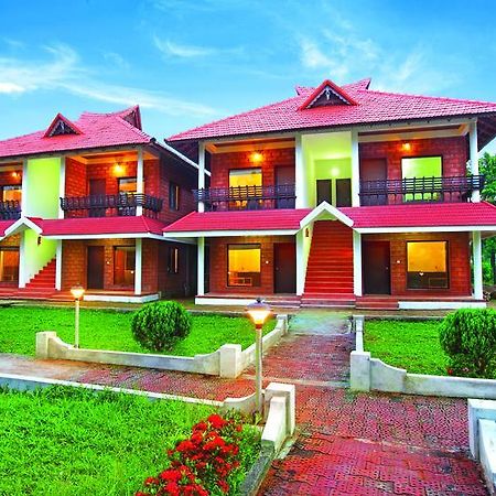 Leisure Vacations Gold Field Lake Resort, Kumarakom Exterior photo