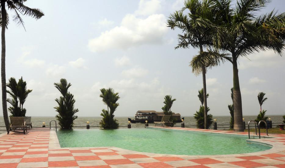 Leisure Vacations Gold Field Lake Resort, Kumarakom Exterior photo