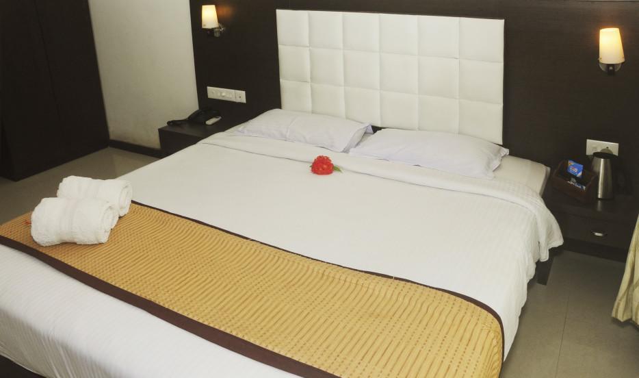 Leisure Vacations Gold Field Lake Resort, Kumarakom Room photo